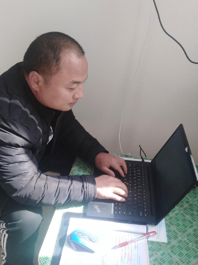 辅导员事迹范1.png
