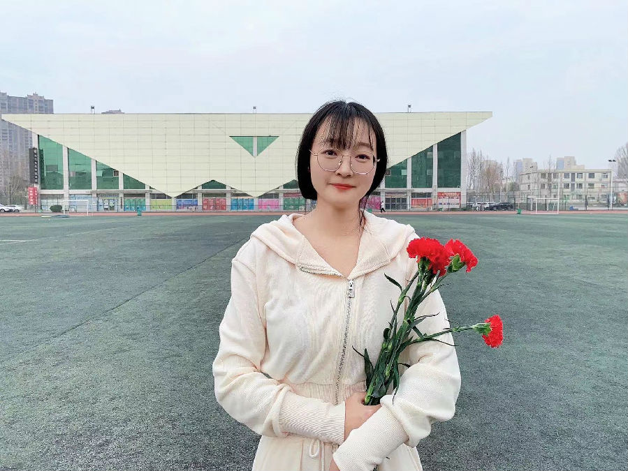 牛丽飞.jpg